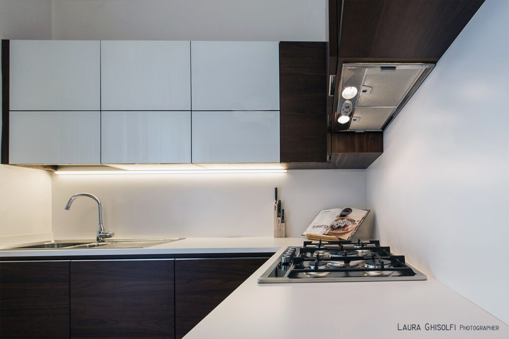 Cucina in noce e vetro Arrital